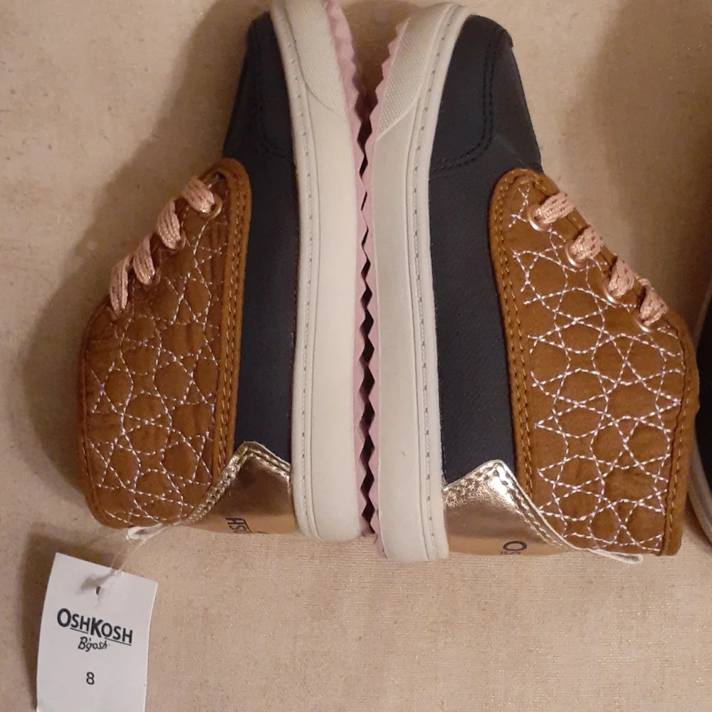 OSHKOSH B'GOSH SHOES NWT 7 or 8